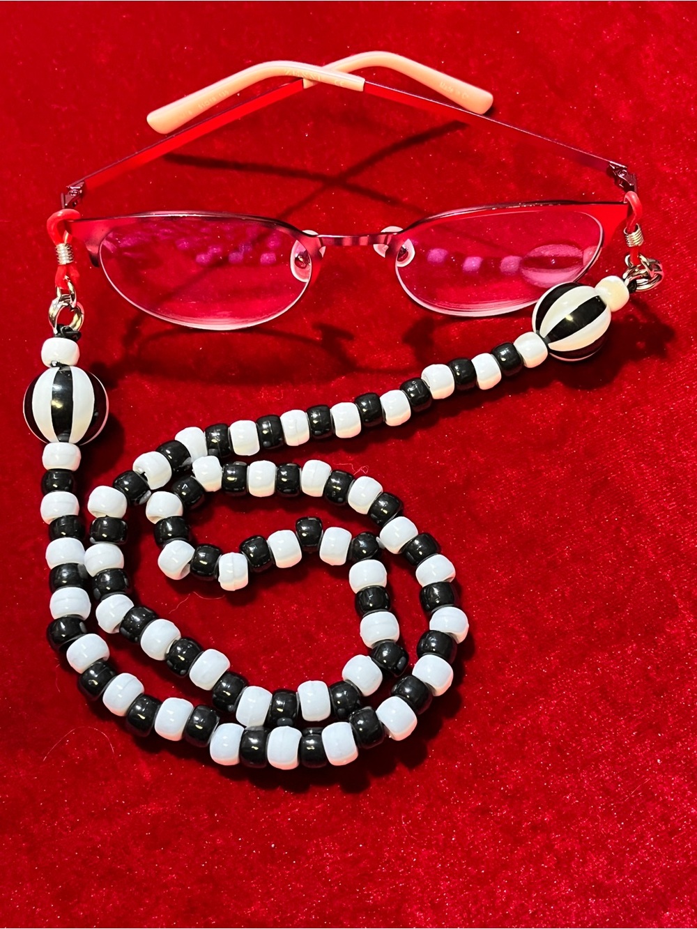 Black & White Clown Glasses Chain